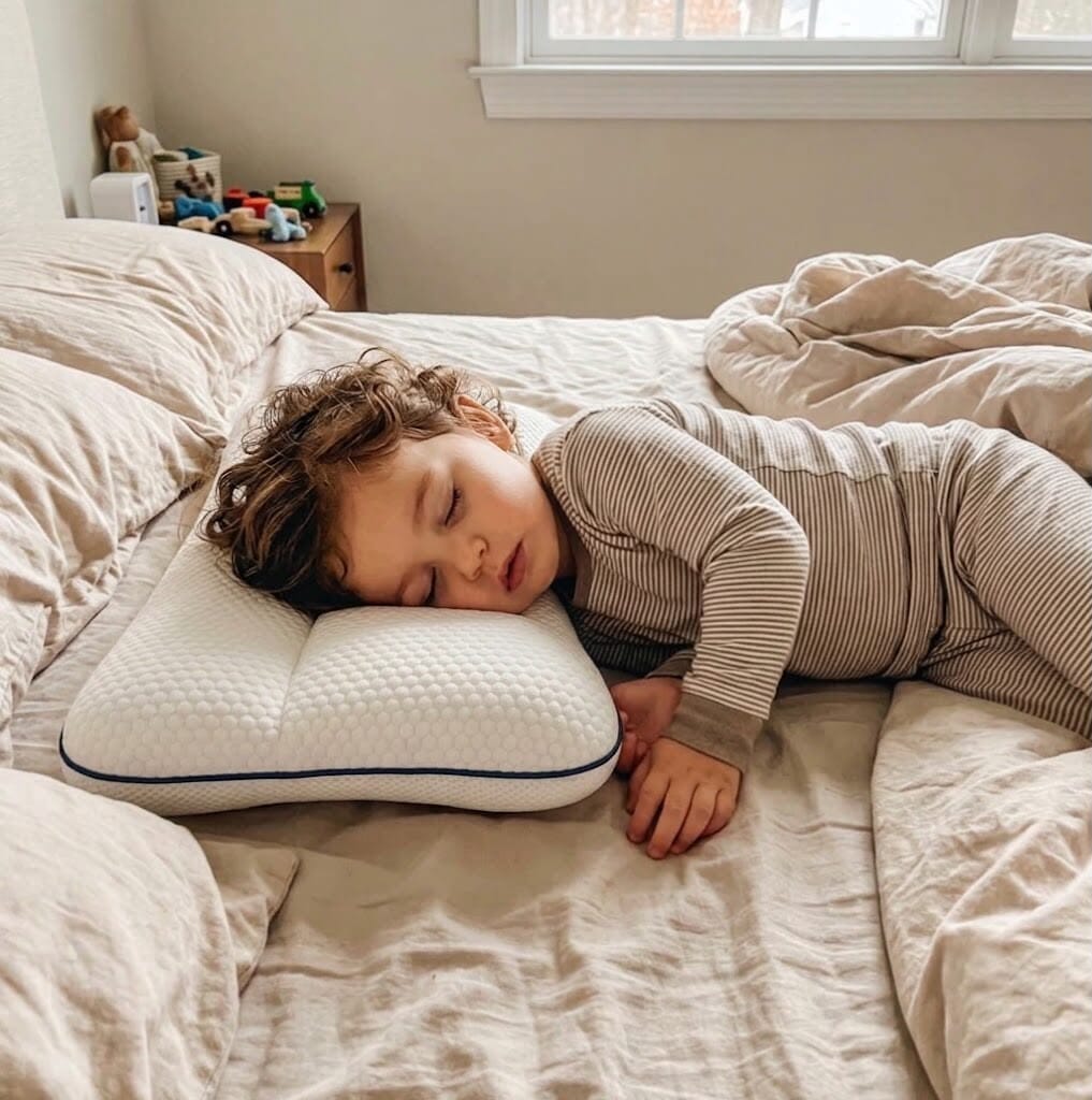 Children's Pillow with Shoulder Support, Cushion and Spine Support - Snugelle Children's Pillow with Shoulder Support, Cushion and Spine Support - Snugelle Blue Wolf Store 